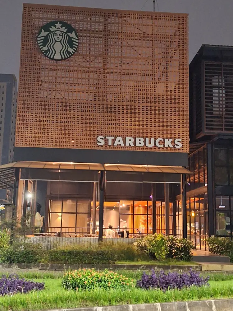 Starbucks Sakura Garden City 1