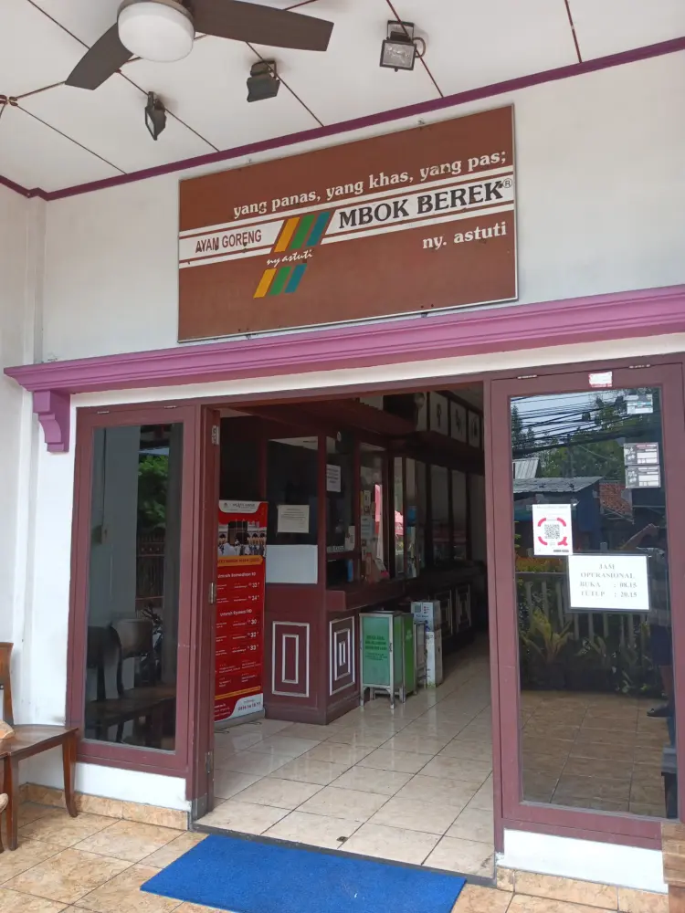 Ayam Goreng Mbok Berek Ny Astuti, Cipinang 1