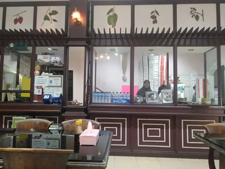 Ayam Goreng Mbok Berek Ny Astuti, Cipinang 8