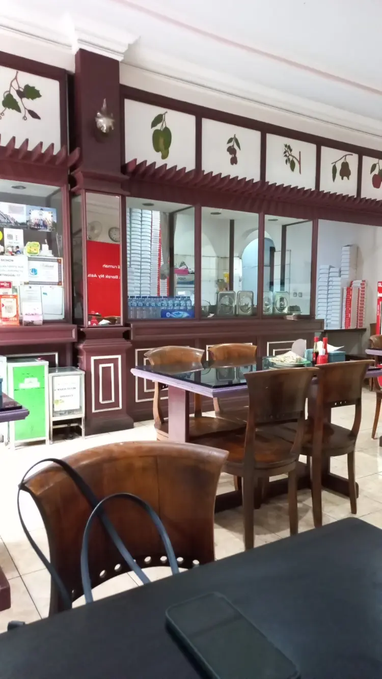 Ayam Goreng Mbok Berek Ny Astuti, Cipinang 9