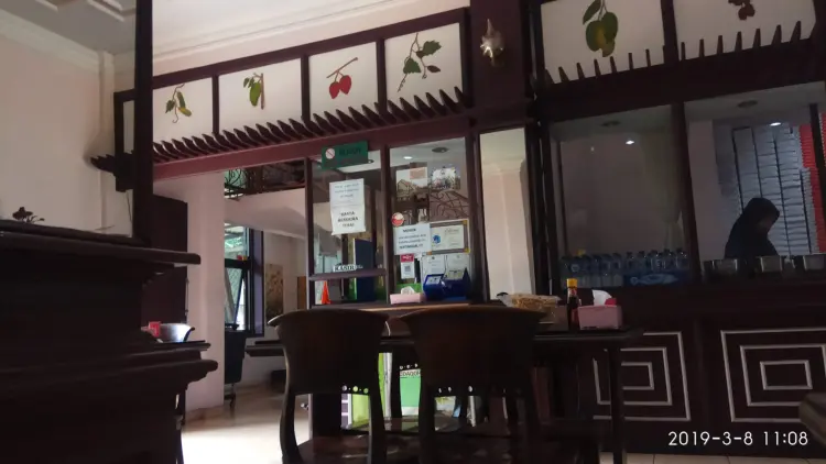 Ayam Goreng Mbok Berek Ny Astuti, Cipinang 4