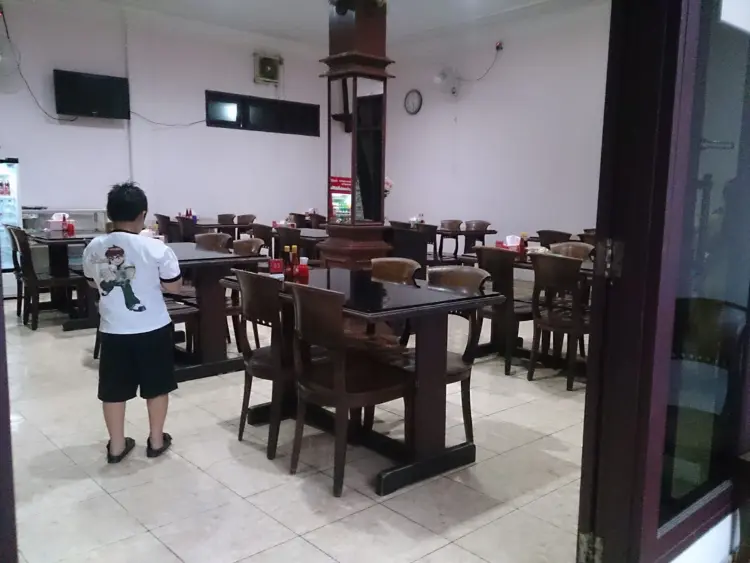 Ayam Goreng Mbok Berek Ny Astuti, Cipinang 2