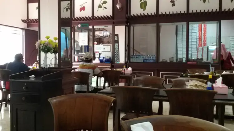 Ayam Goreng Mbok Berek Ny Astuti, Cipinang 5