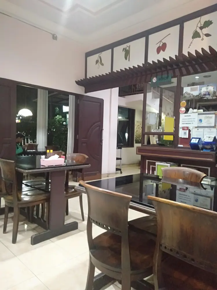 Ayam Goreng Mbok Berek Ny Astuti, Cipinang 7