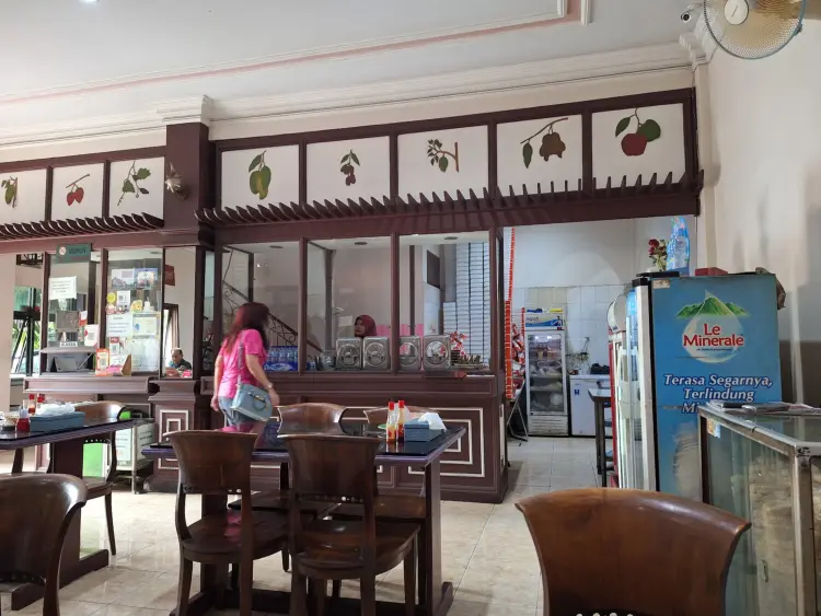 Ayam Goreng Mbok Berek Ny Astuti, Cipinang 6