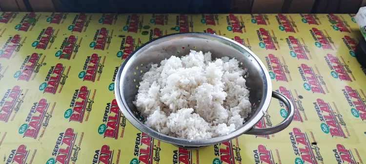 Warung Ayam Panggang Pedas anak Hj. Rupini 7