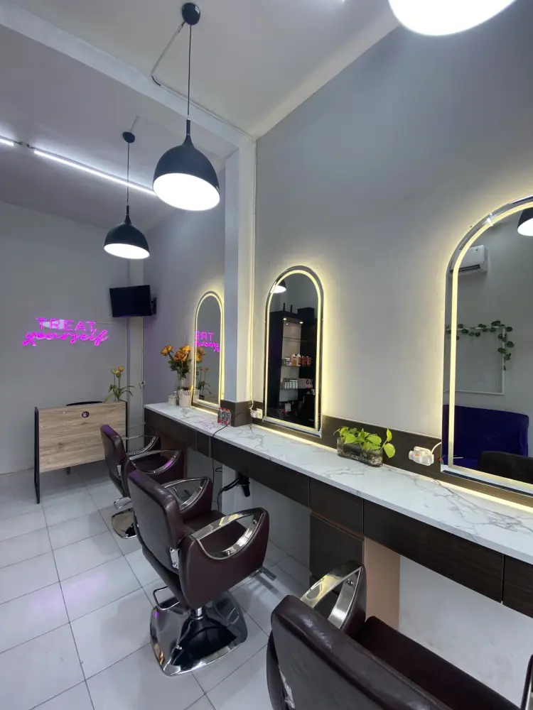 Hi Me Hair & Beauty Salon 1