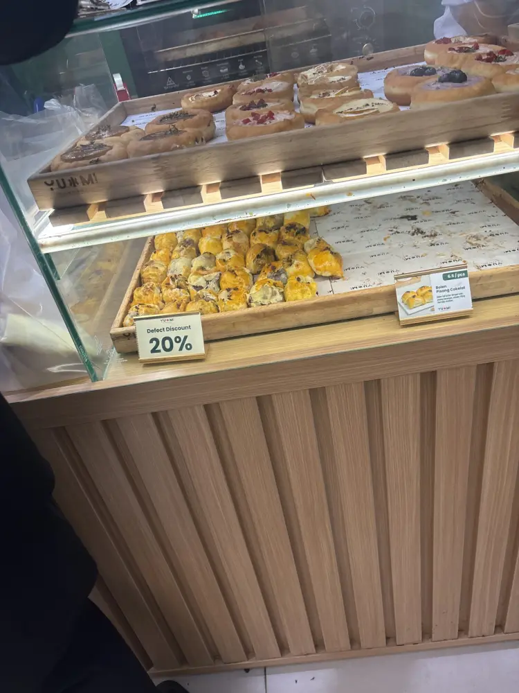 Yummi Company Bakery - Roti, Bolen, Donut Simpang Tiga Pekanbaru 4