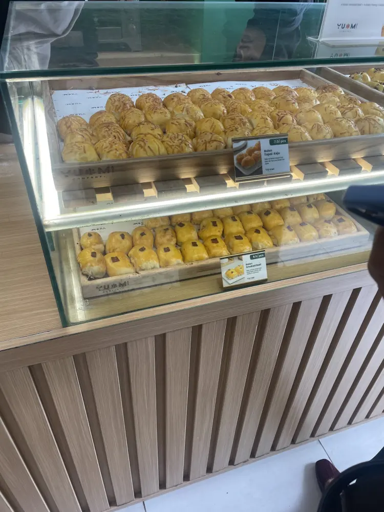 Yummi Company Bakery - Roti, Bolen, Donut Simpang Tiga Pekanbaru 3