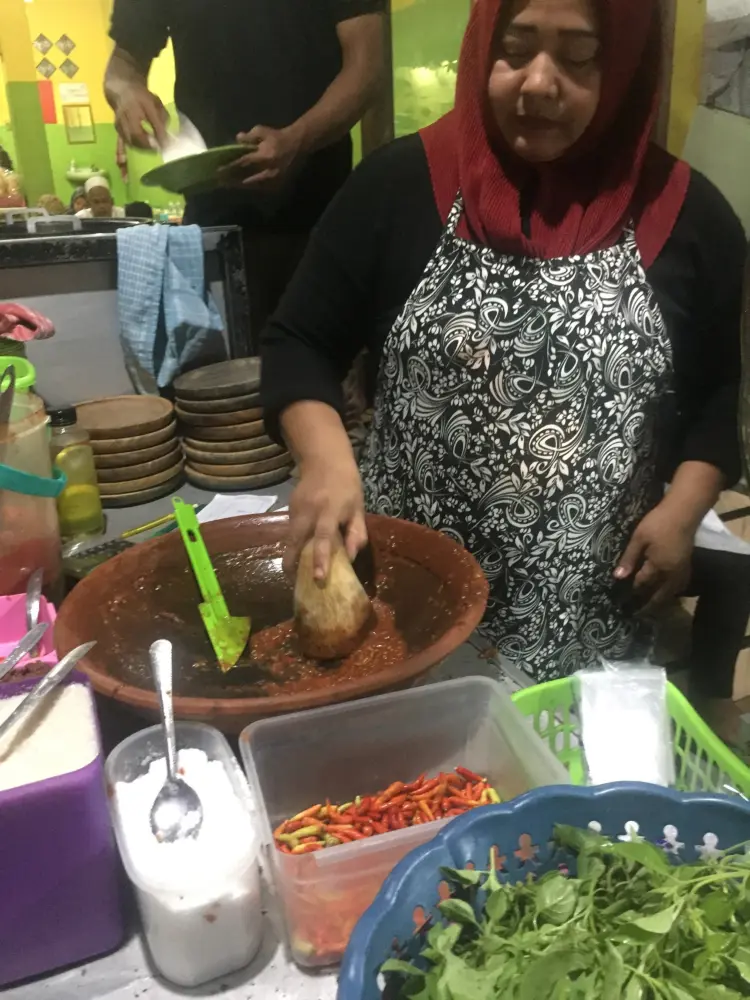 Sambel Uleg Sabar Menanti Bu Anik 4