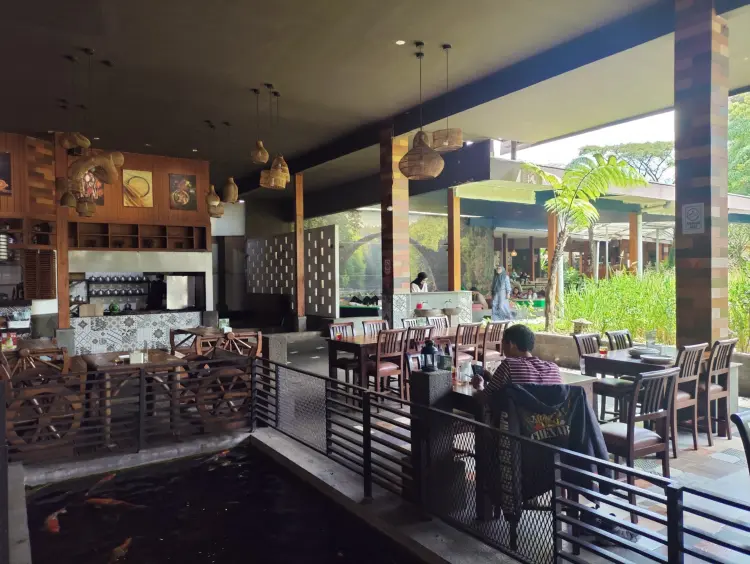 Rumah Makan Khas Sunda Cibiuk 4