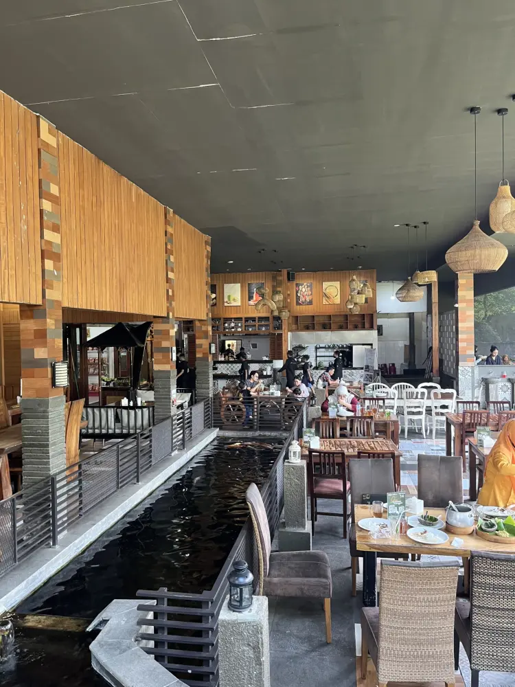 Rumah Makan Khas Sunda Cibiuk 2