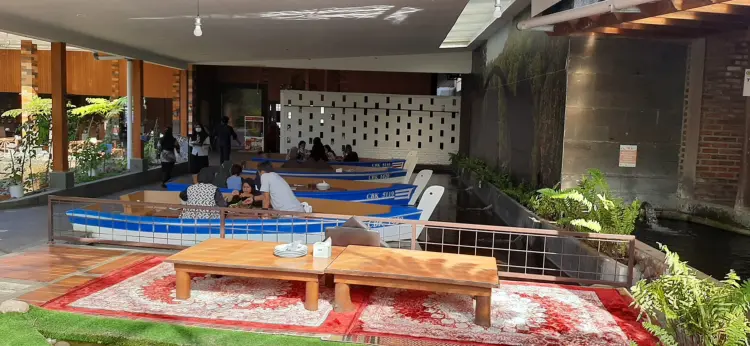 Rumah Makan Khas Sunda Cibiuk 5