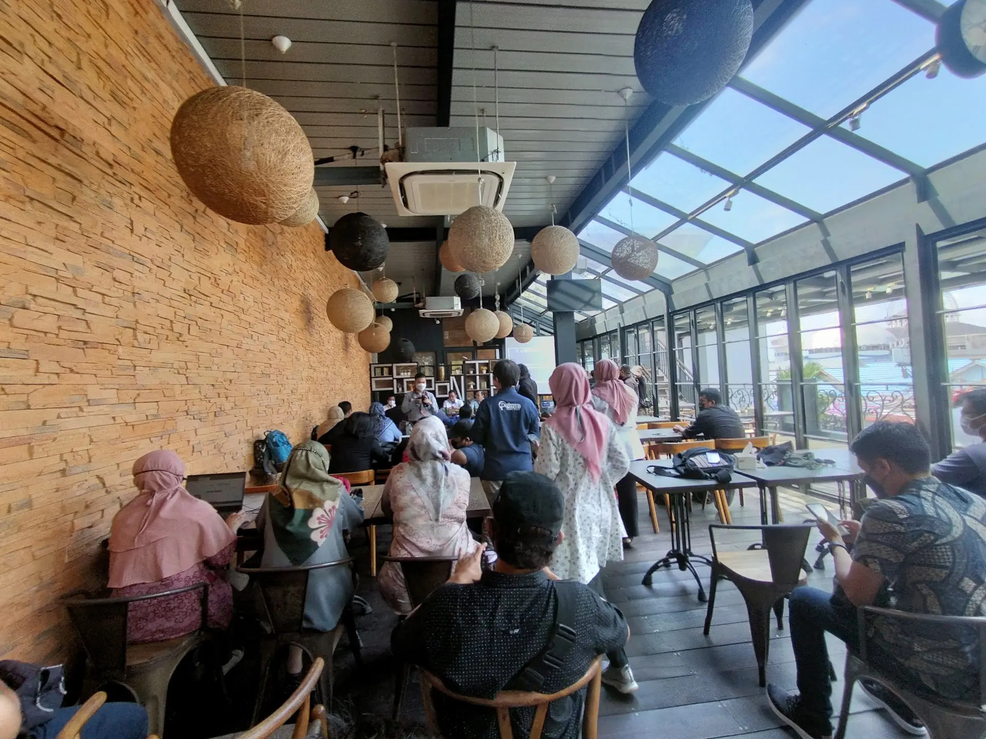 谁说Banjarmasin只有传统菜?这家藏在面包店楼上的西餐刷新我三观! 5