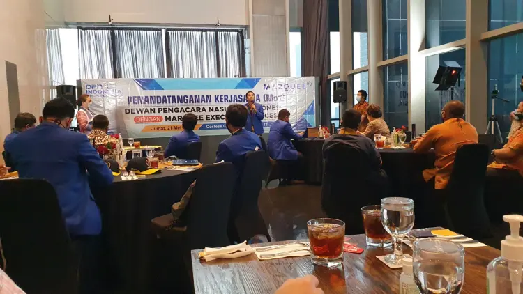 COSTESS Cafe & Bar 10