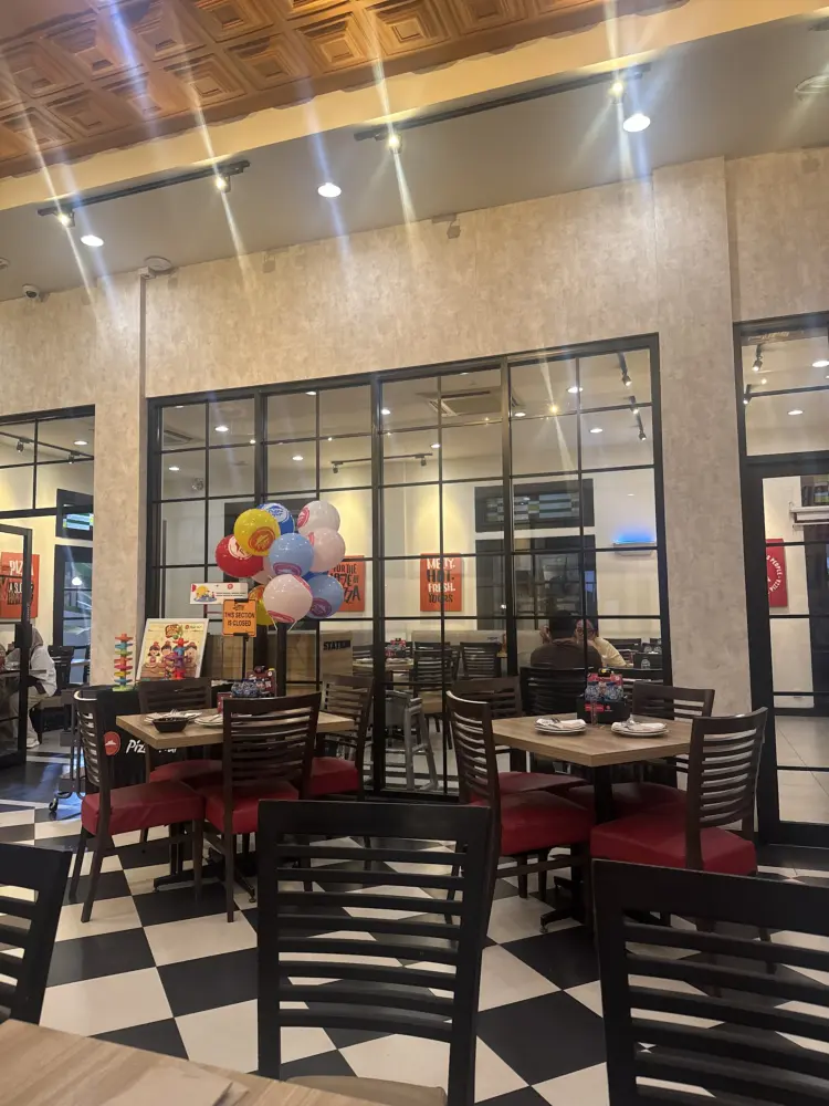 Pizza Hut Sultan Agung 6