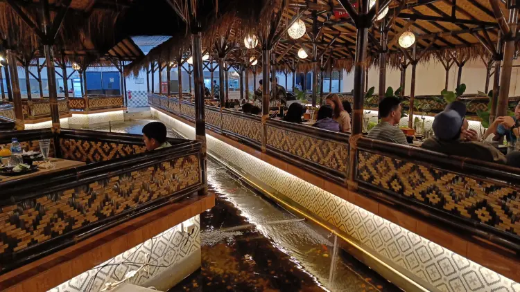 Restoran langganan Presiden di Banjarbaru... gini doang? Tonton dulu deh sebelum kamu mutusin