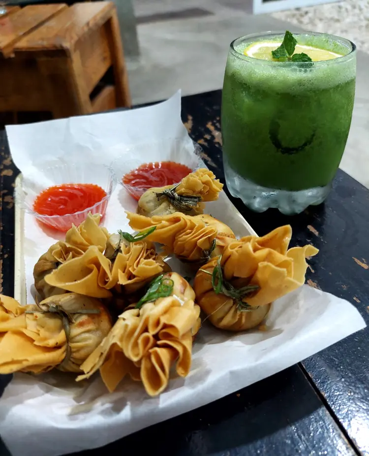 MAMILI COFFEE & FRIENDS 10