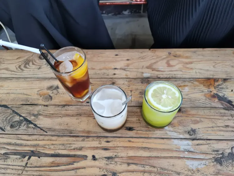 MAMILI COFFEE & FRIENDS 5