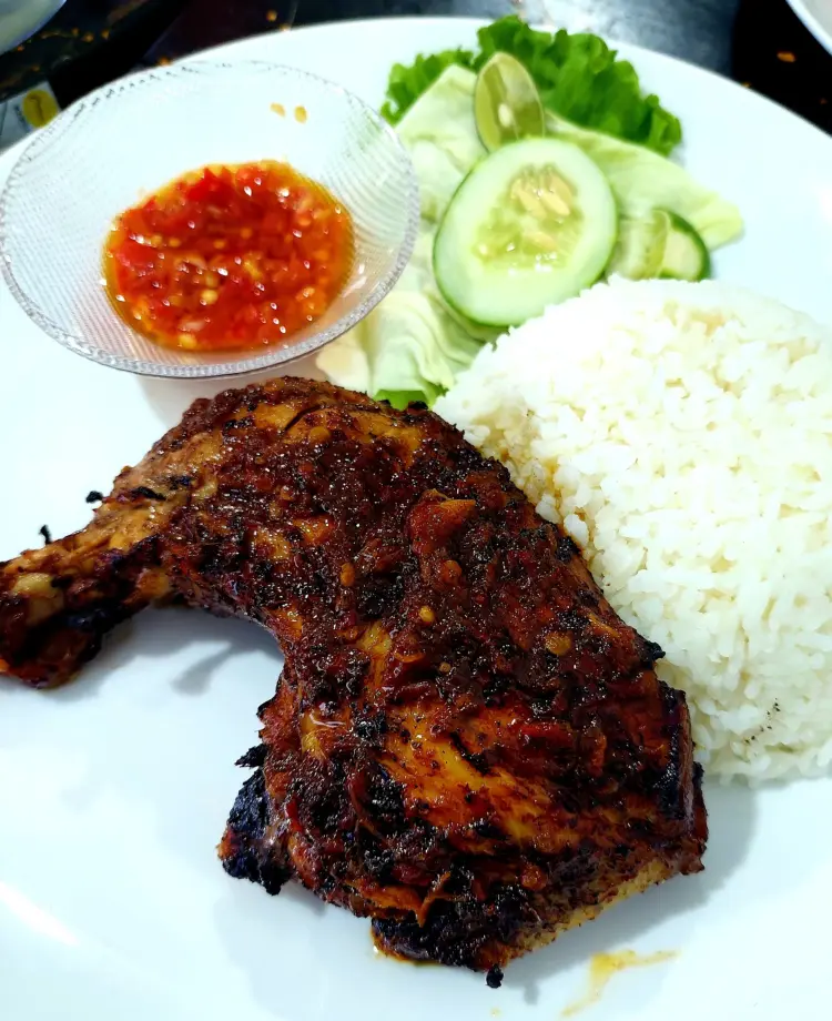 MAMILI COFFEE & FRIENDS 8