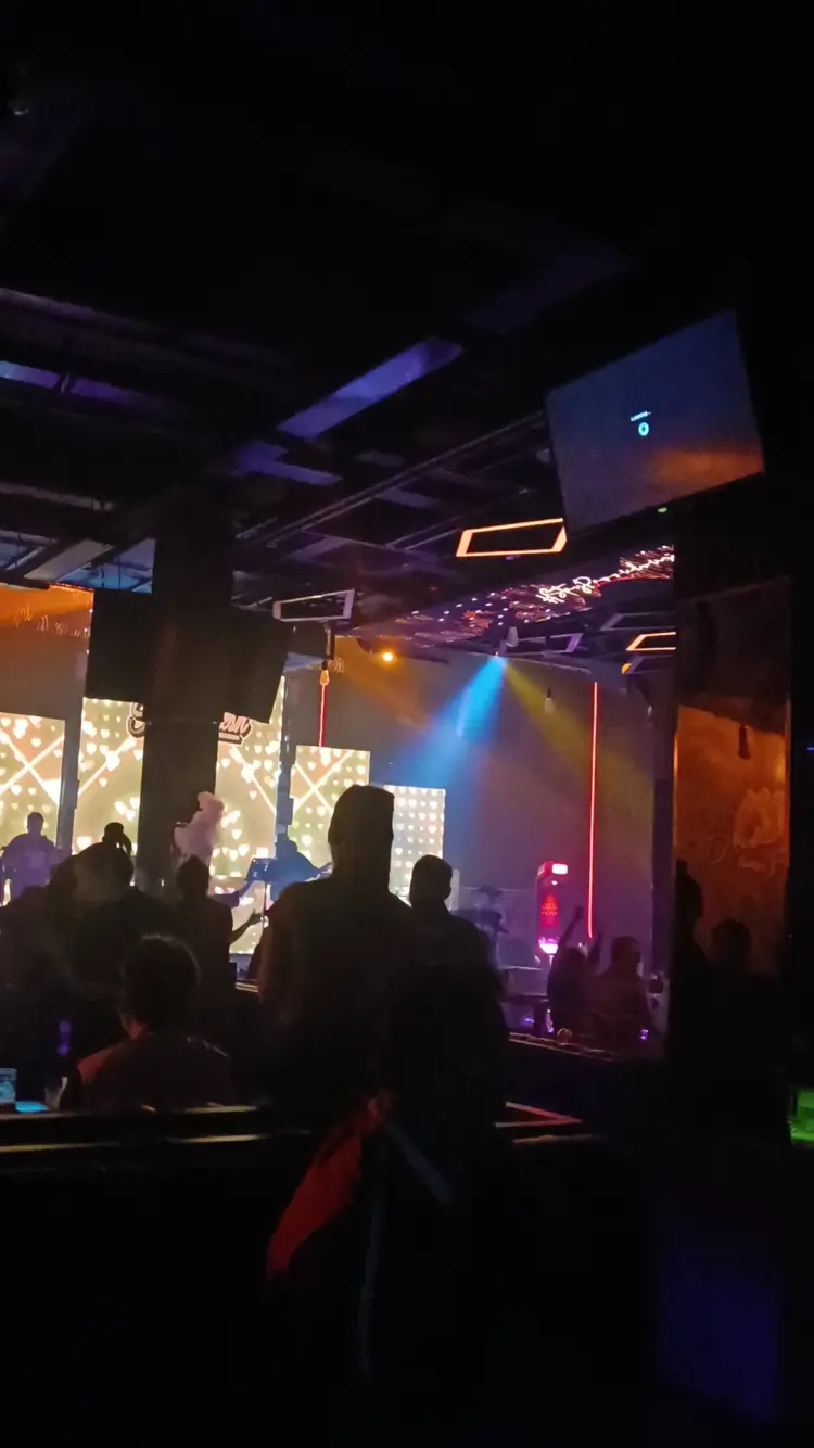 Pavvo Kitchen Bar & Lounge 2