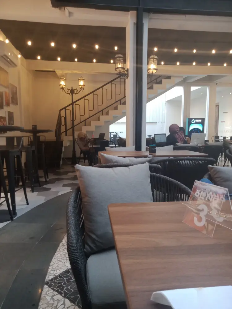 OL and NU cafe eatery 7