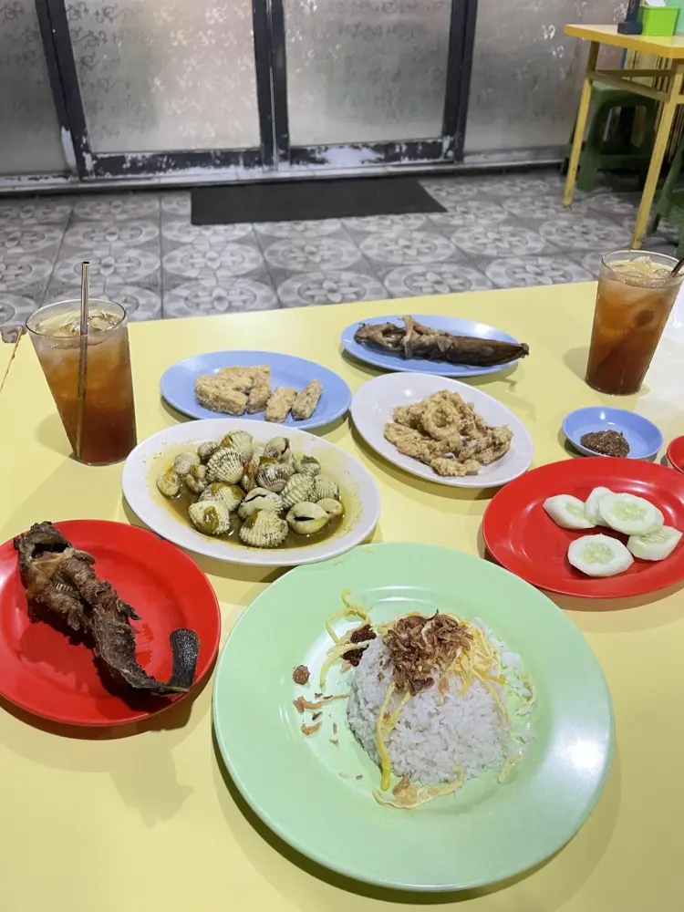 GARENG kedai pecel lele dan seafood 1
