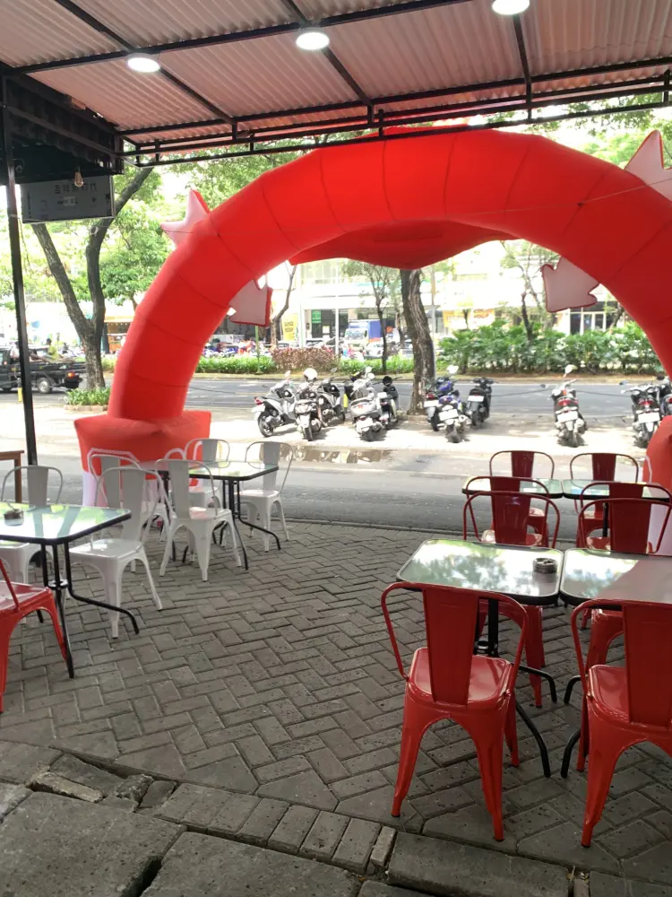 Wallace Burger and Chicken - Green Lake City 5