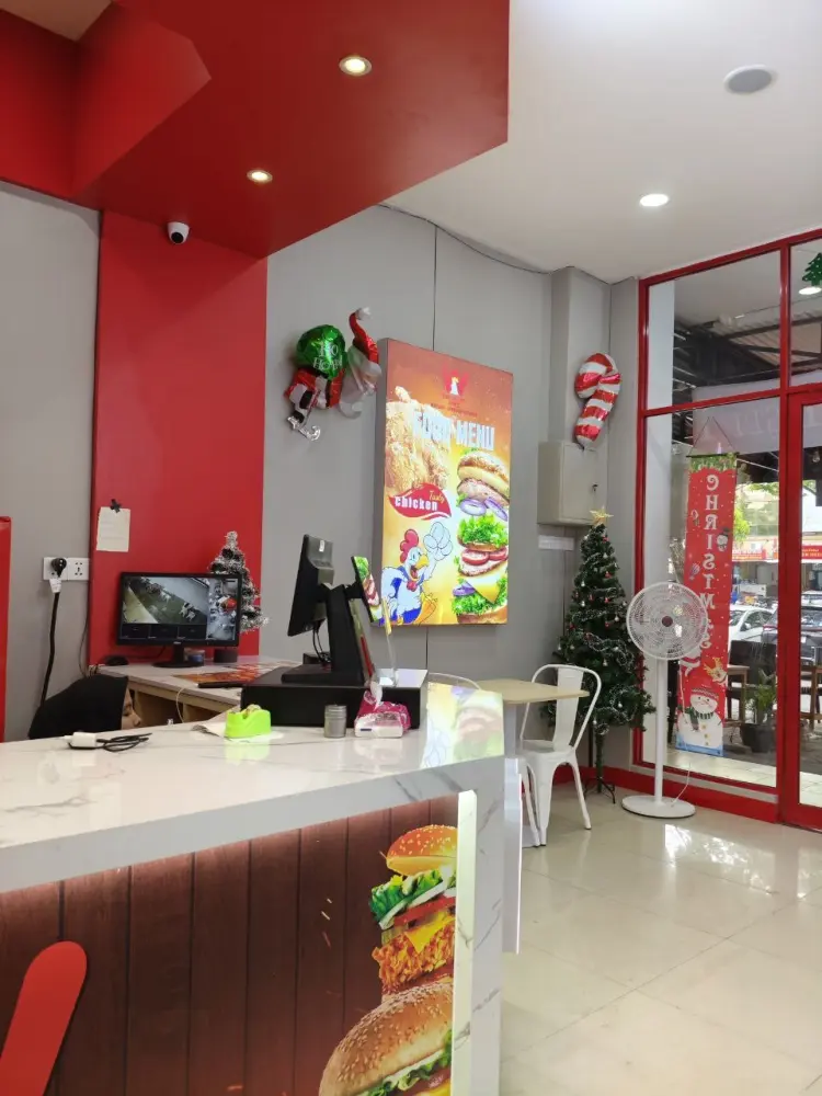 Wallace Burger and Chicken - Green Lake City 2