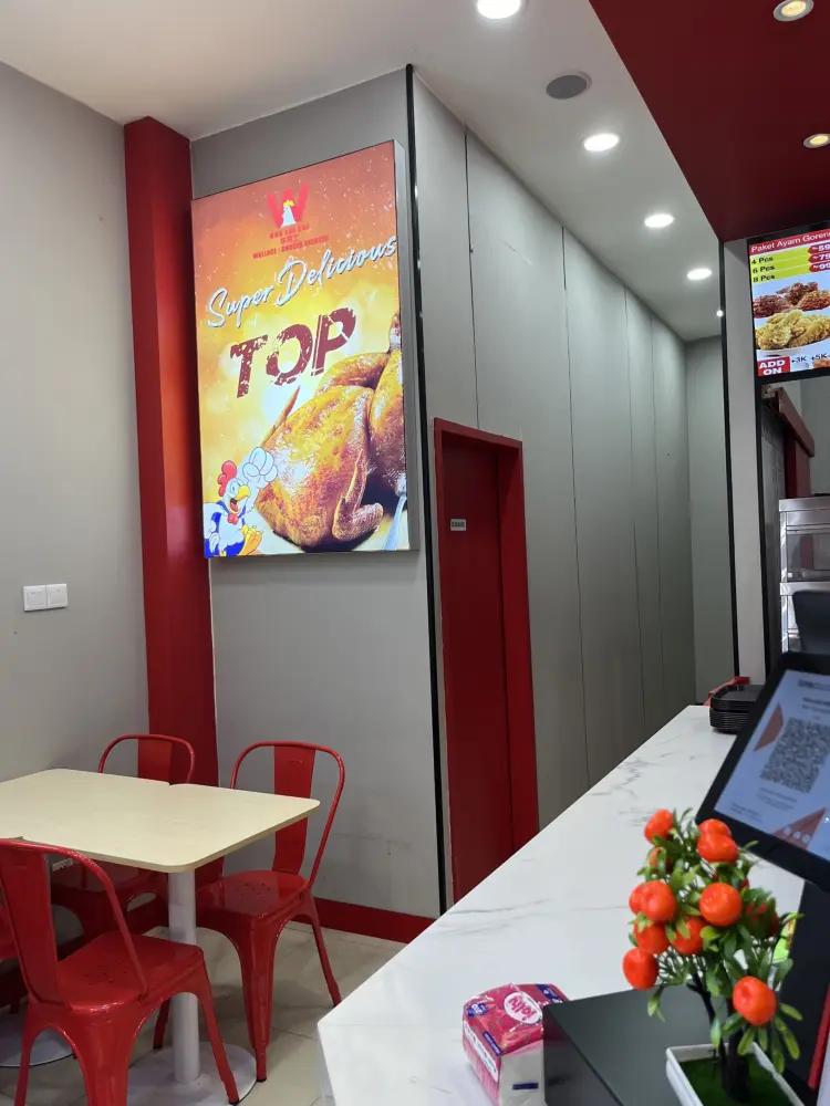 Wallace Burger and Chicken - Green Lake City 7