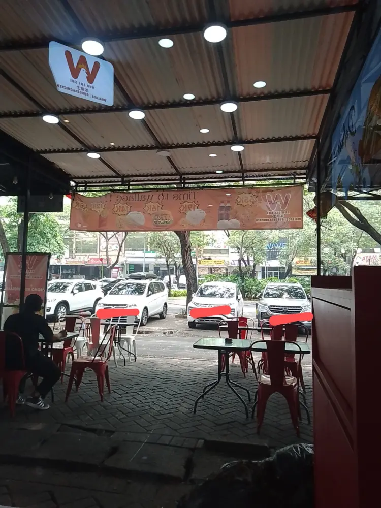 Wallace Burger and Chicken - Green Lake City 4