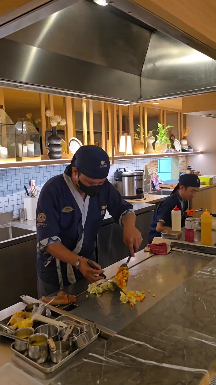 MEIJI Sushi - Teppanyaki - Grill 6