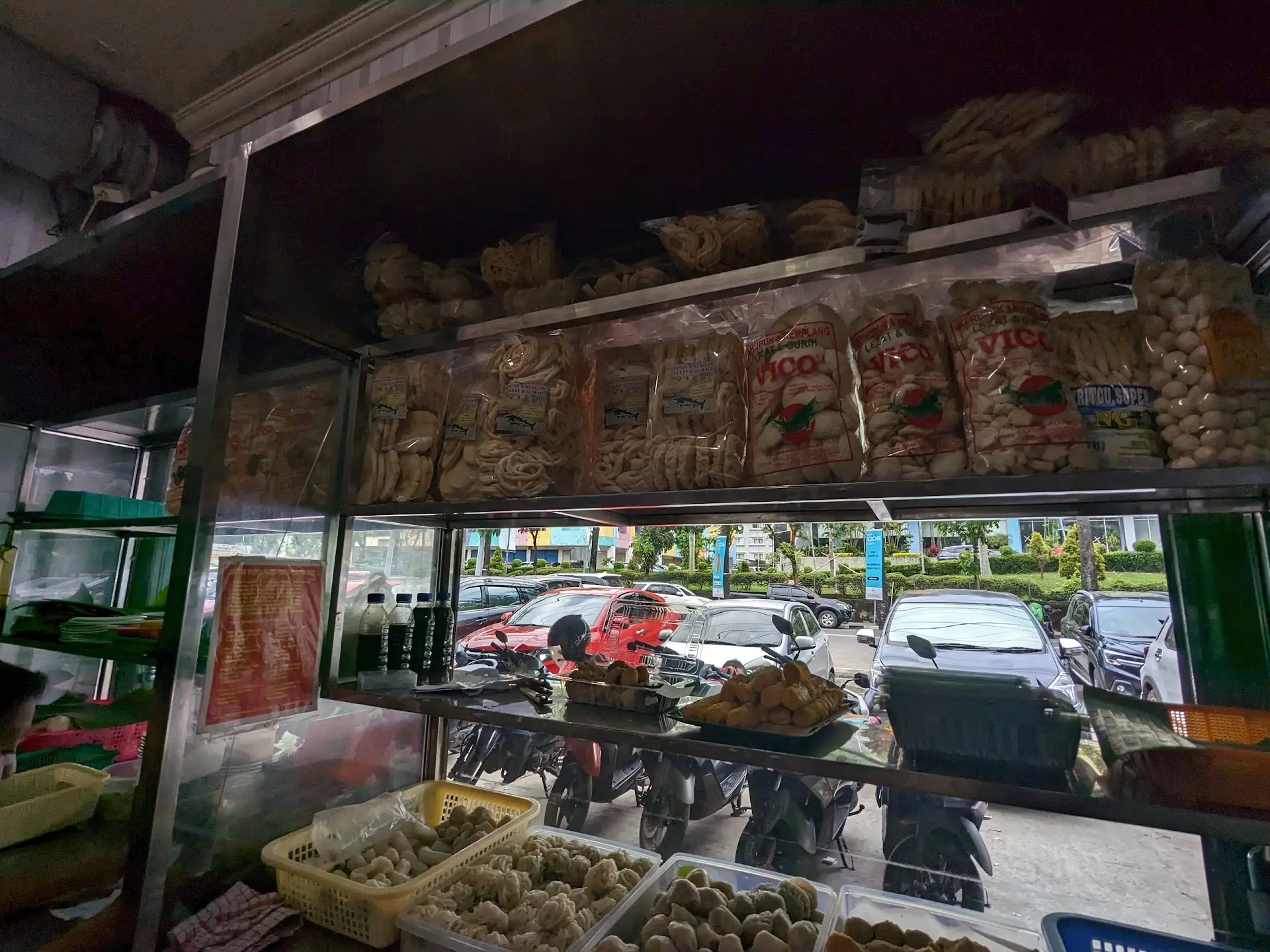 Anjay, jam 7.30 malem udah ludes? Se-mantap apa sih Pempek legendaris Palembang ini? 🤔 3