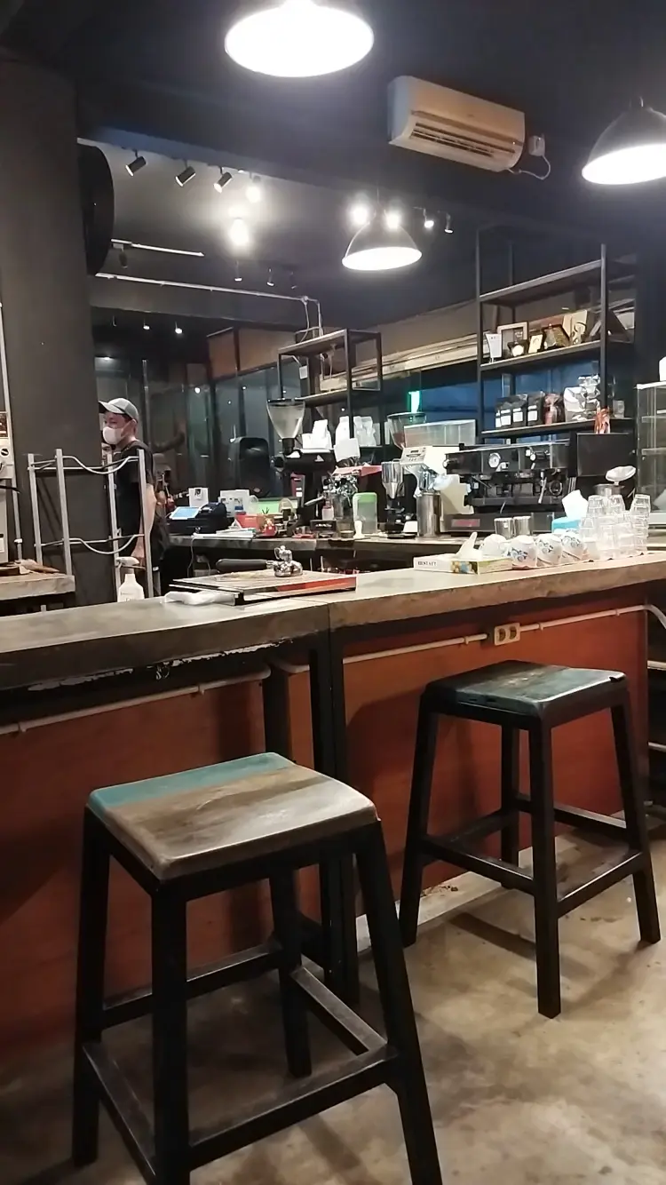 Amstirdam Coffee & Roastery 8