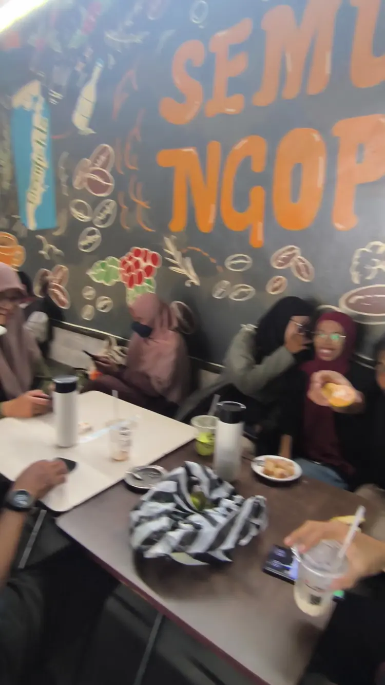 Amstirdam Coffee & Roastery 10