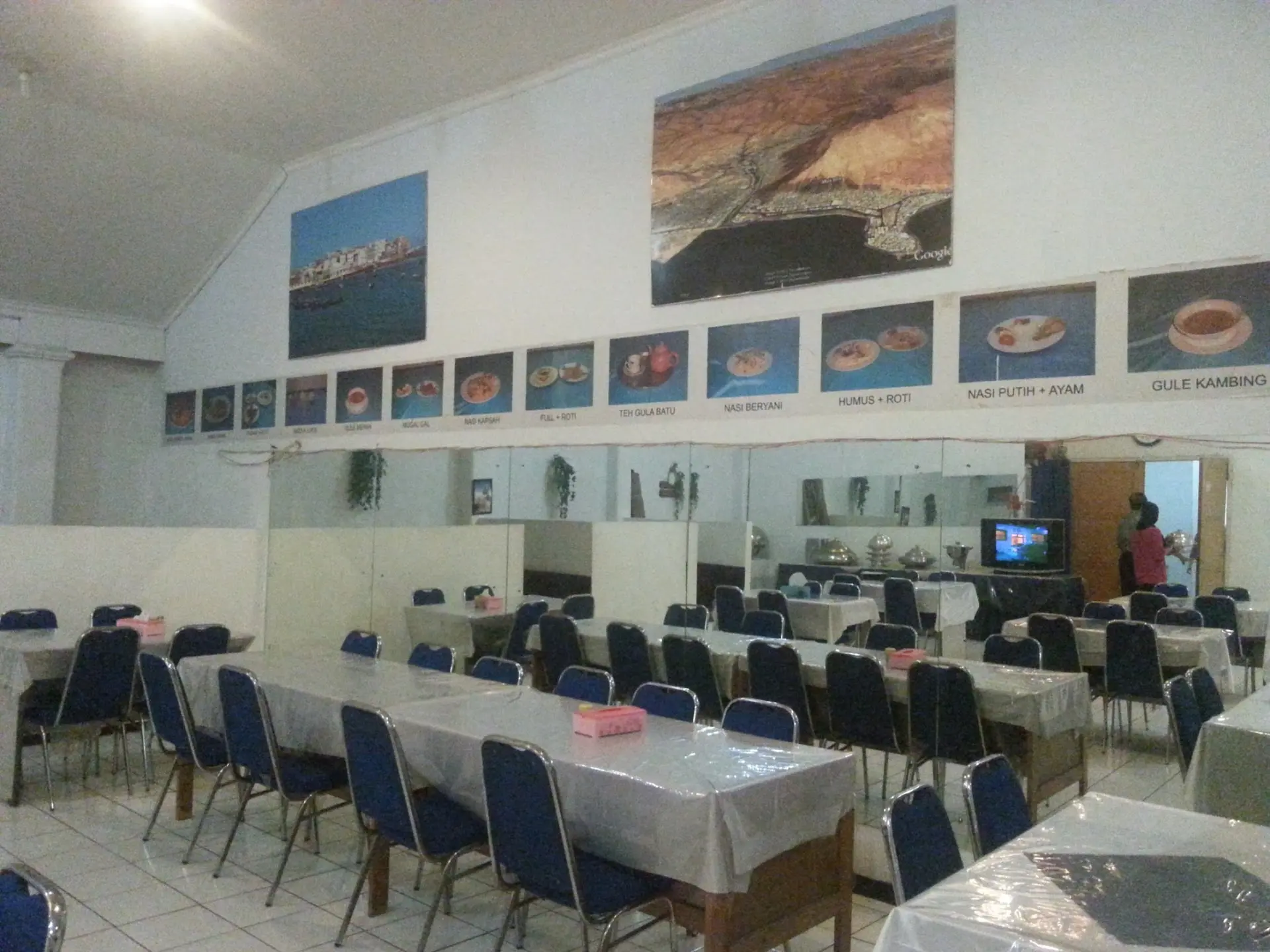 @Carnivore This Middle Eastern hole-in-the-wall in Jakarta has lamb so tender it's a crime 4