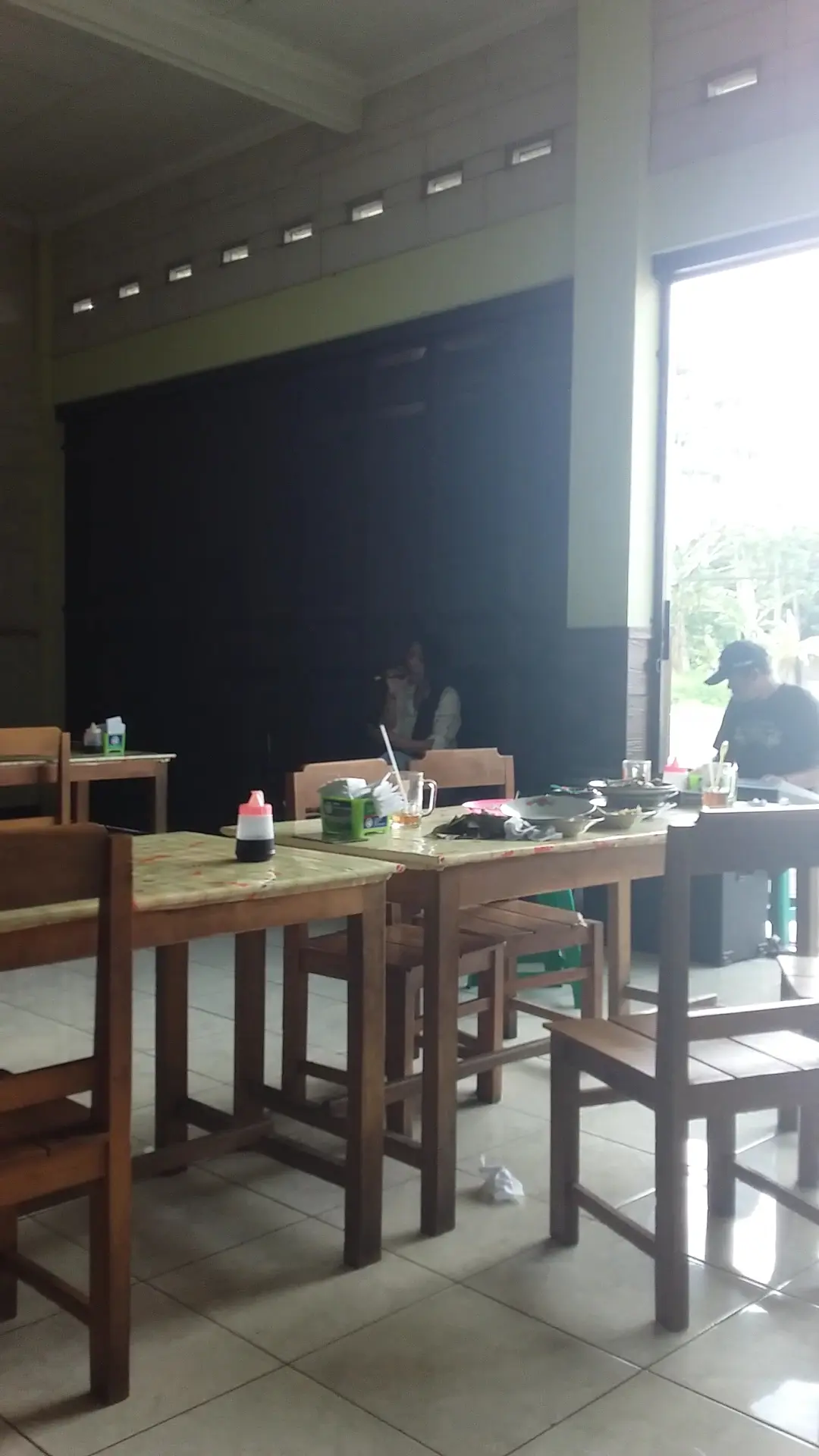 Anjay, ayam goreng paling mantap se-Semarang ternyata cuma warung pinggir jalan non-AC? 🤯 8