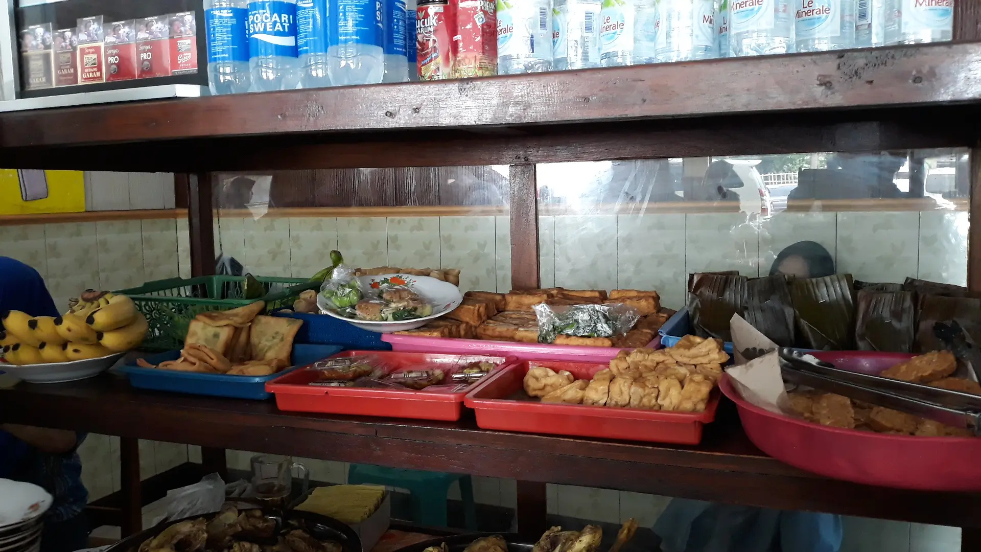 Anjay, ayam goreng paling mantap se-Semarang ternyata cuma warung pinggir jalan non-AC? 🤯 6