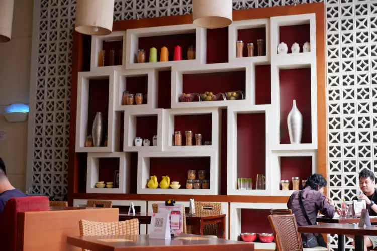 Pizza Hut Surabaya, cuma filter nostalgia atau emang udah nggak mantap?