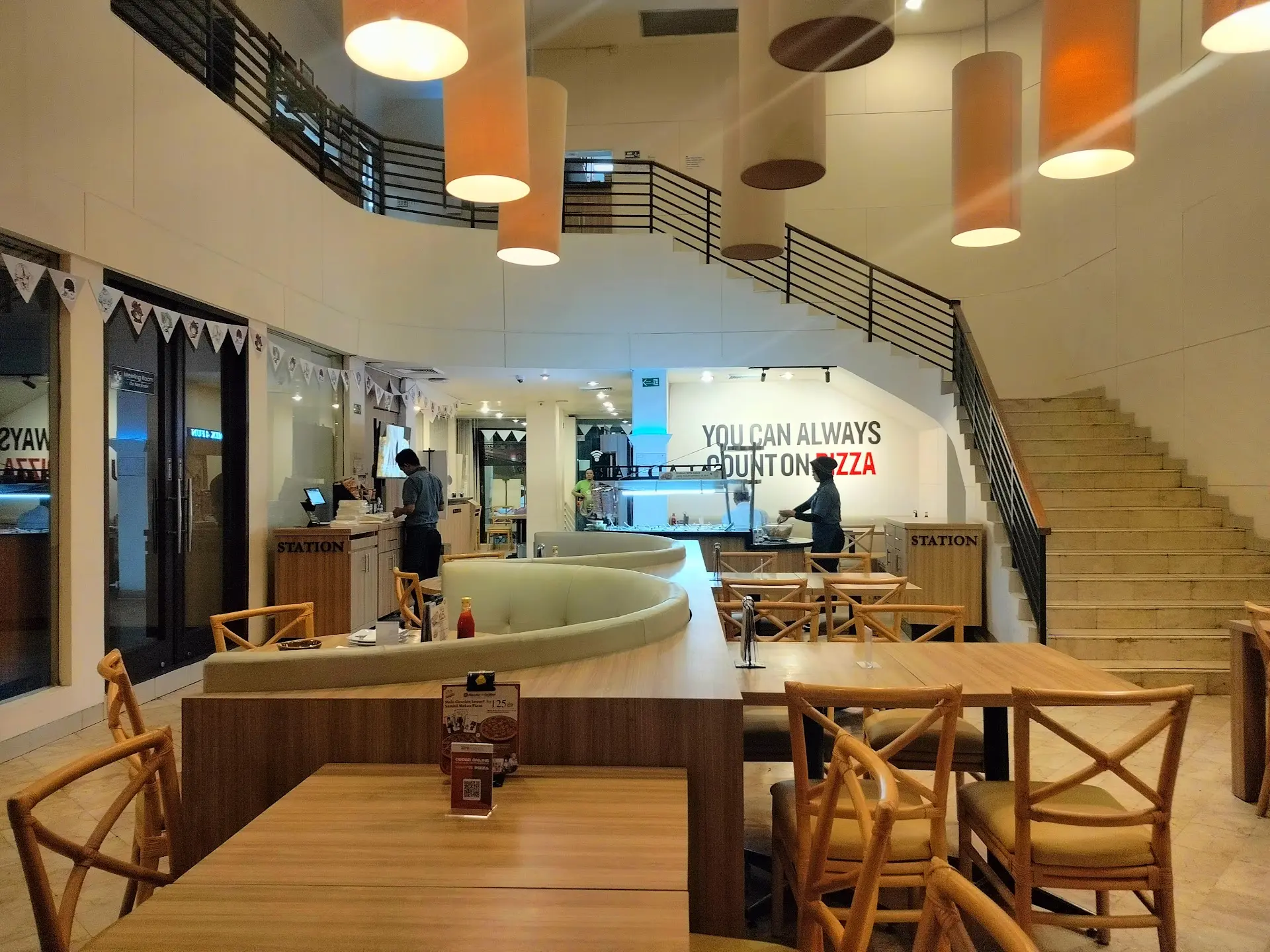 Pizza Hut Surabaya, cuma filter nostalgia atau emang udah nggak mantap? 3