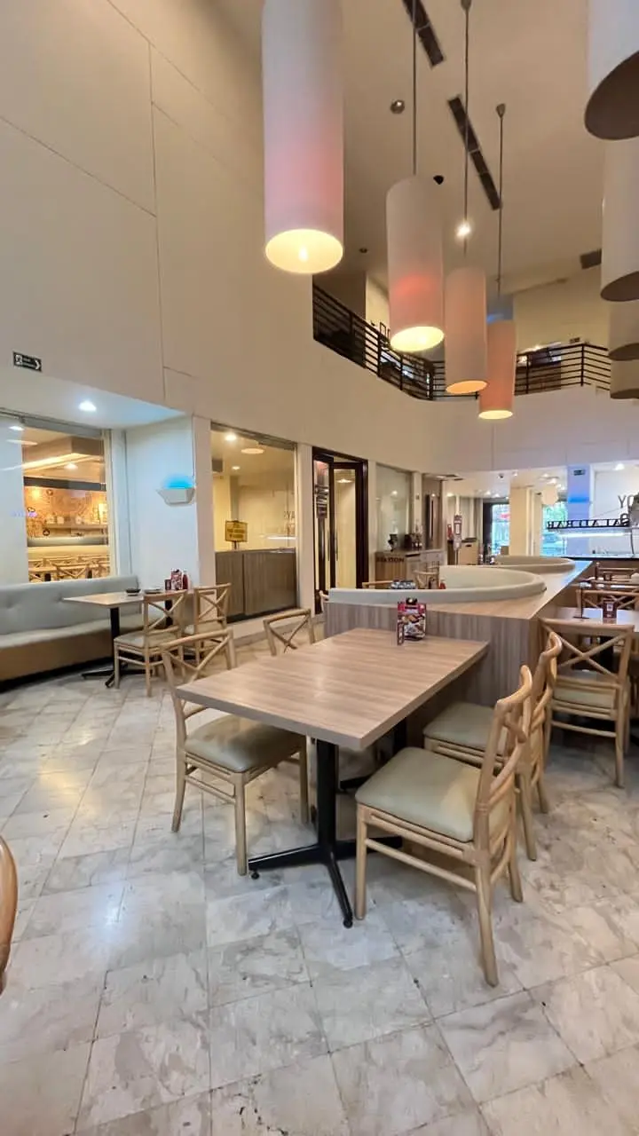 Pizza Hut Restoran 10