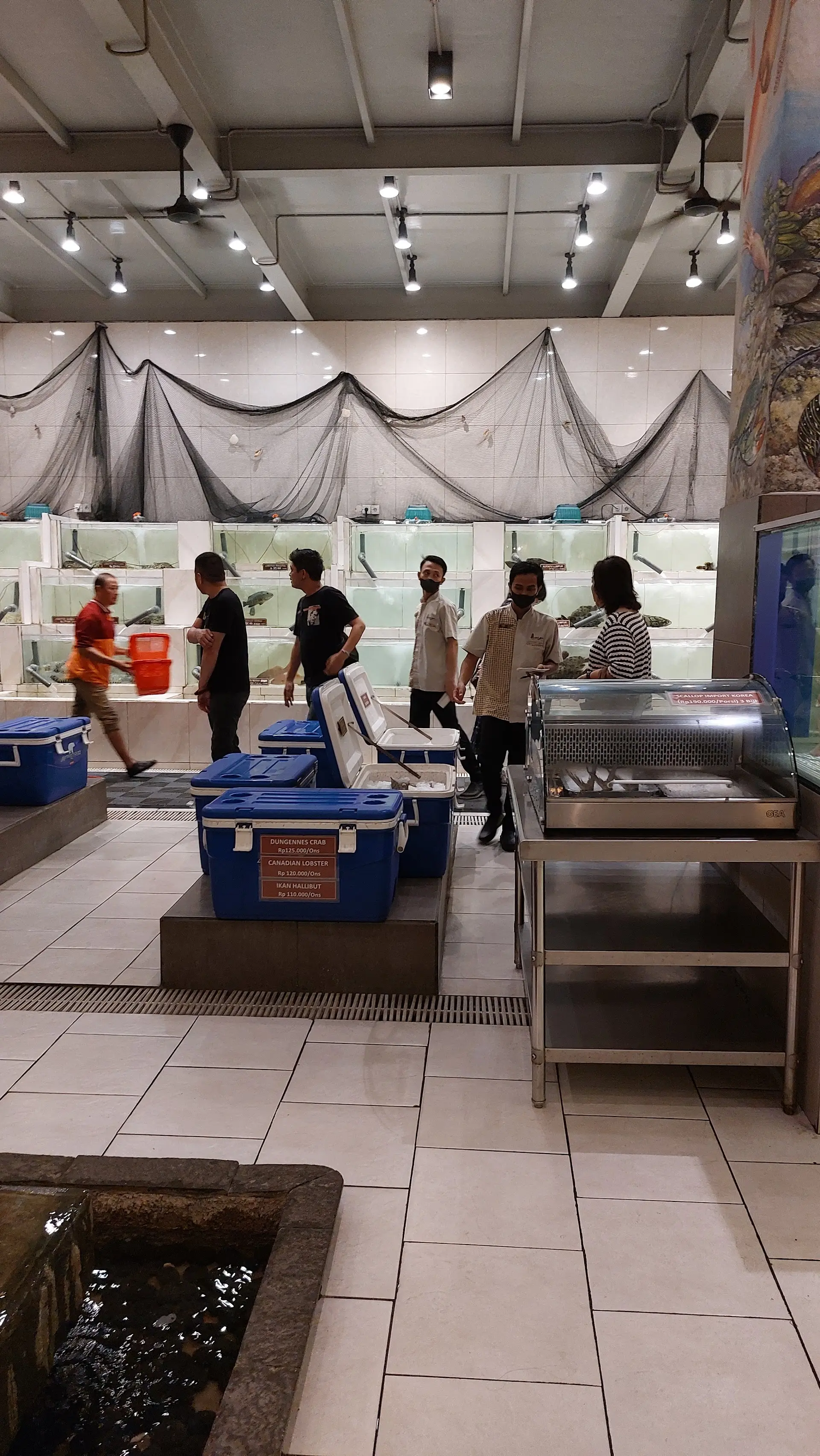 Bahan makanannya mantap, servisnya ampas! Layar Seafood Surabaya, worth it nggak sih buat di-gas? 8