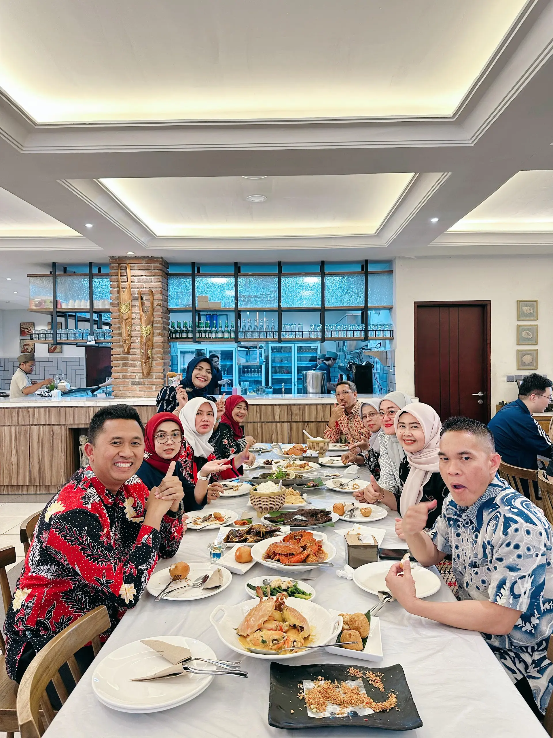 Bahan makanannya mantap, servisnya ampas! Layar Seafood Surabaya, worth it nggak sih buat di-gas? 5