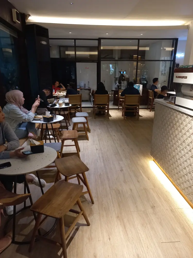 Strada Coffee & Caffe 8