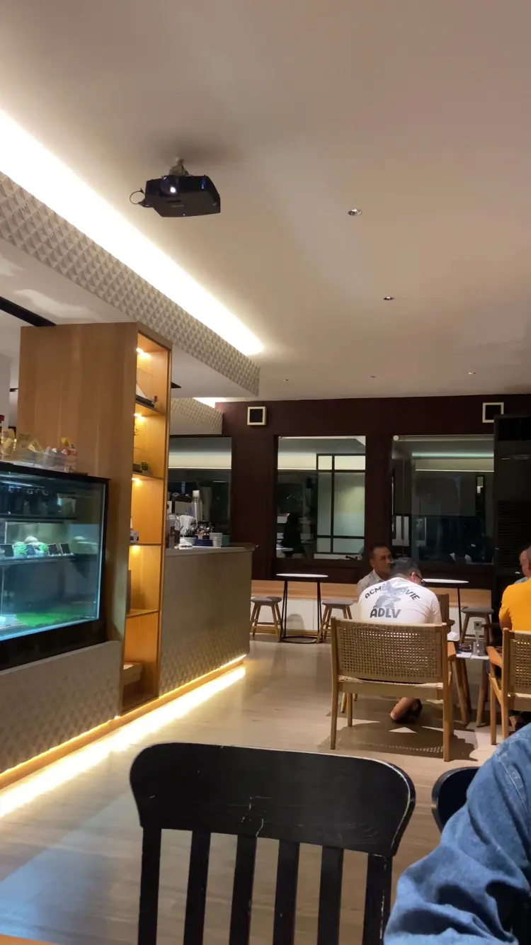 Strada Coffee & Caffe 5