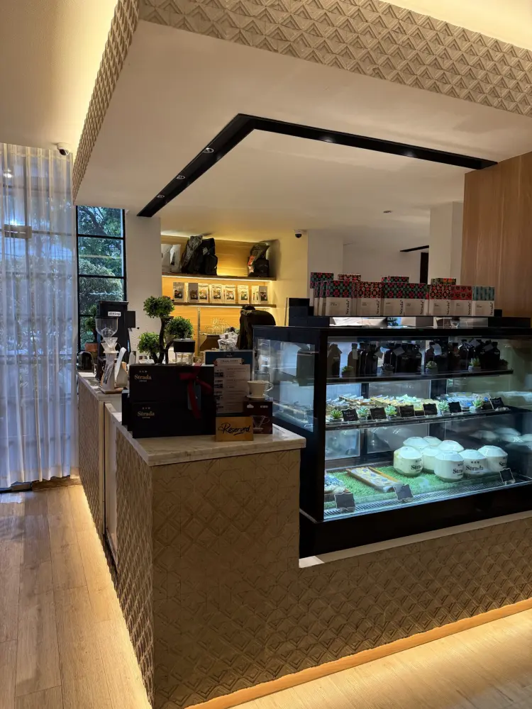 Strada Coffee & Caffe 9