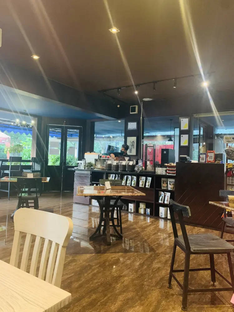 Strada Coffee & Caffe 7