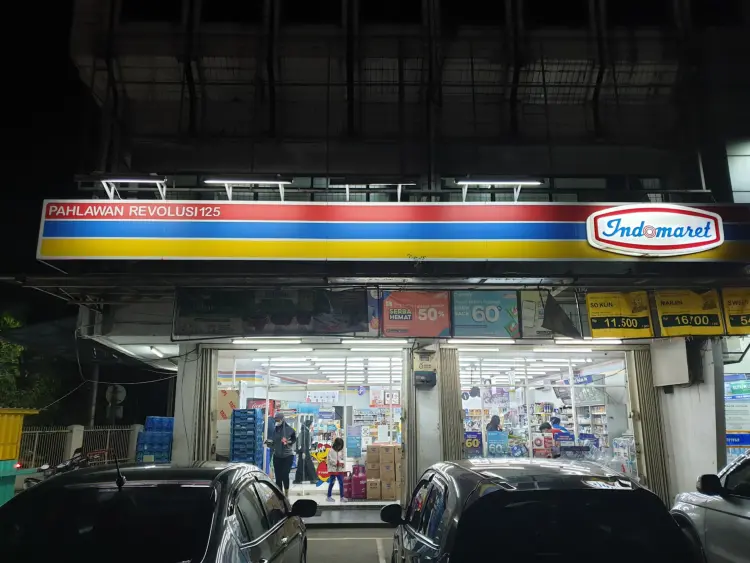 Indomaret pahlawan revolusi 125 TJIZ 1