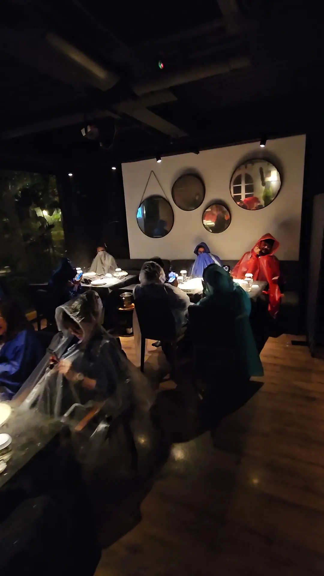 Anjay, 1,4 juta per orang, 17 menu! Resto Jakarta ini serius gue saranin jangan datengin. 2