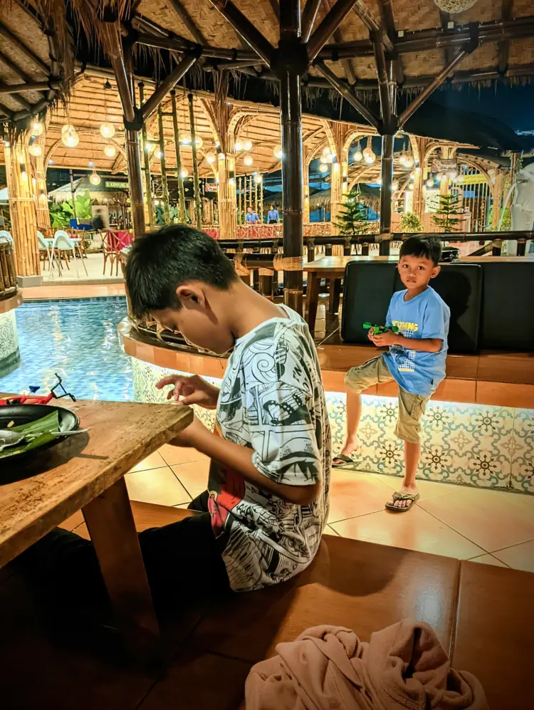 Kampung Kecil - Warung Pojok Cikarang 7